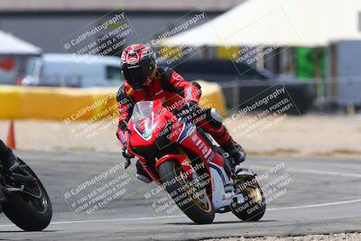 media/Apr-10-2022-SoCal Trackdays (Sun) [[f104b12566]]/Turn 2 (1135am)/